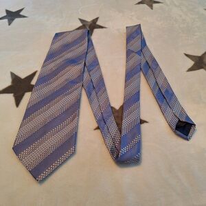 Bugatchi Uomo Mens Neck Tie Blue White‎ Striped Pattern 100% Silk Made In Italy